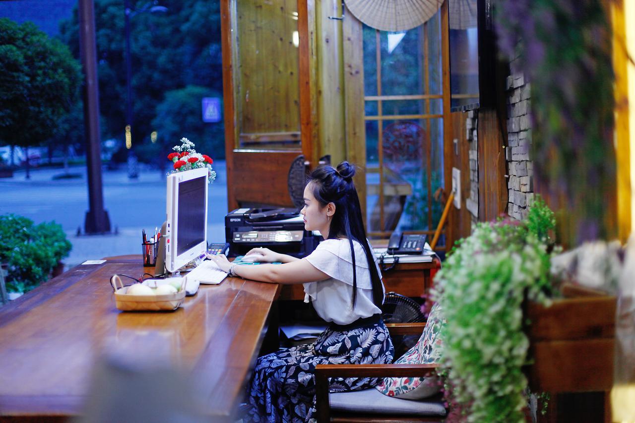 Guihua Road 106Th Hostel Чжанцзяцзе Екстер'єр фото